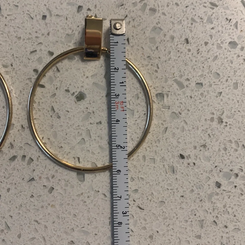 NWT Beautiful Geometric Gold Tone Hoops - Picture 3 of 4